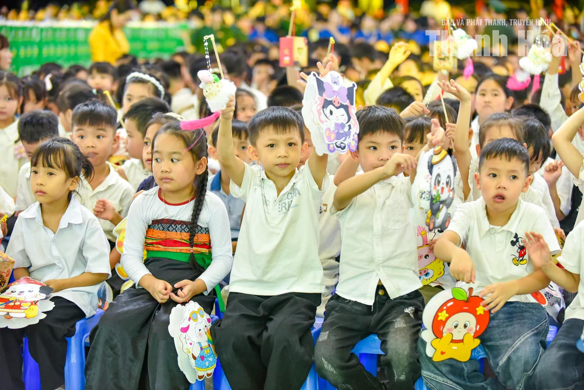 Lung linh đêm hội Trăng rằm nơi biên cương Mường Lát