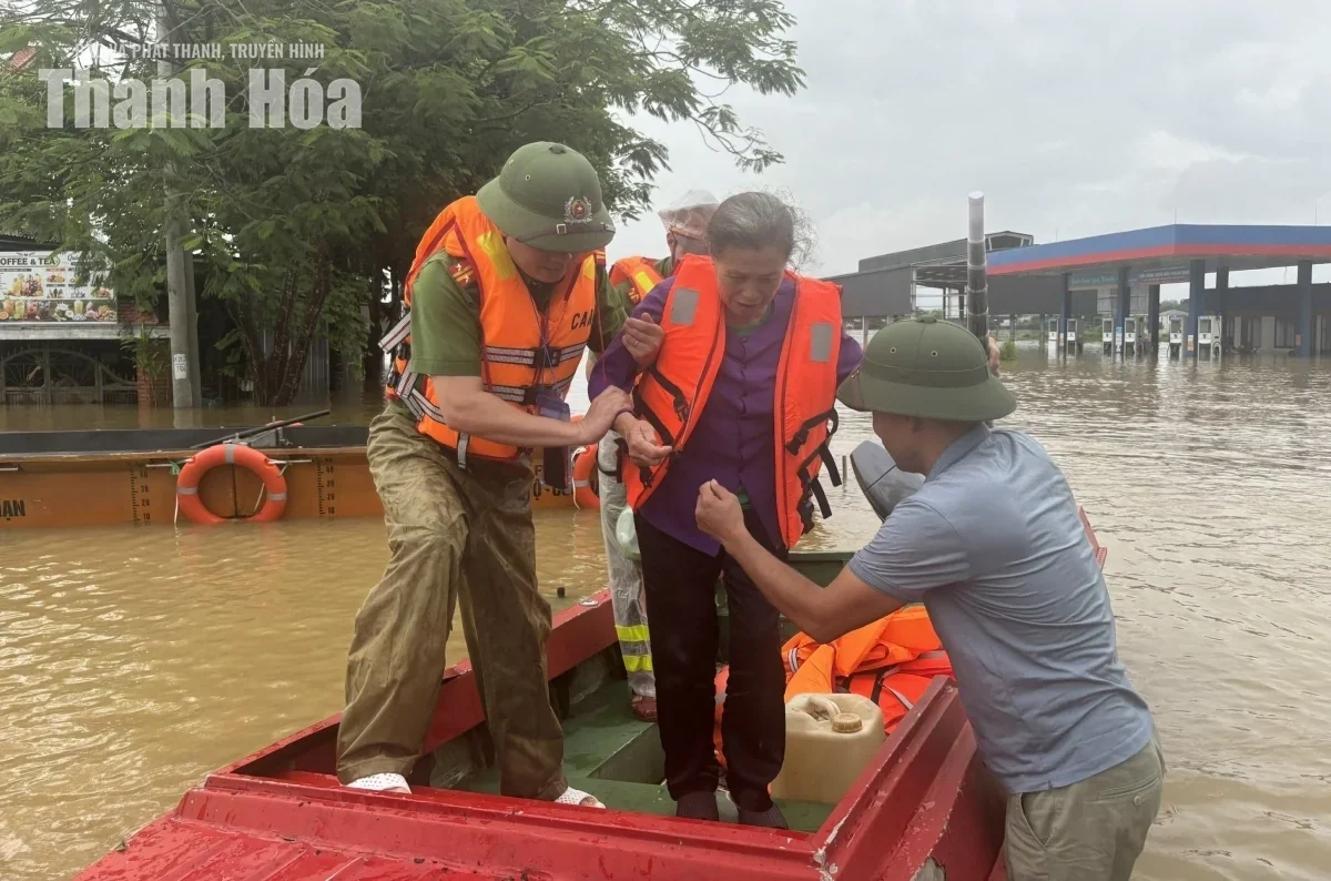 Tập trung ứng phó, khắc phục khẩn trương hậu quả mưa lũ