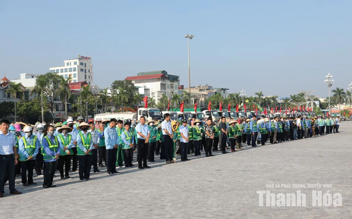 Toàn tỉnh ra quân vệ sinh môi trường khắc phục hậu quả sau mưa lũ