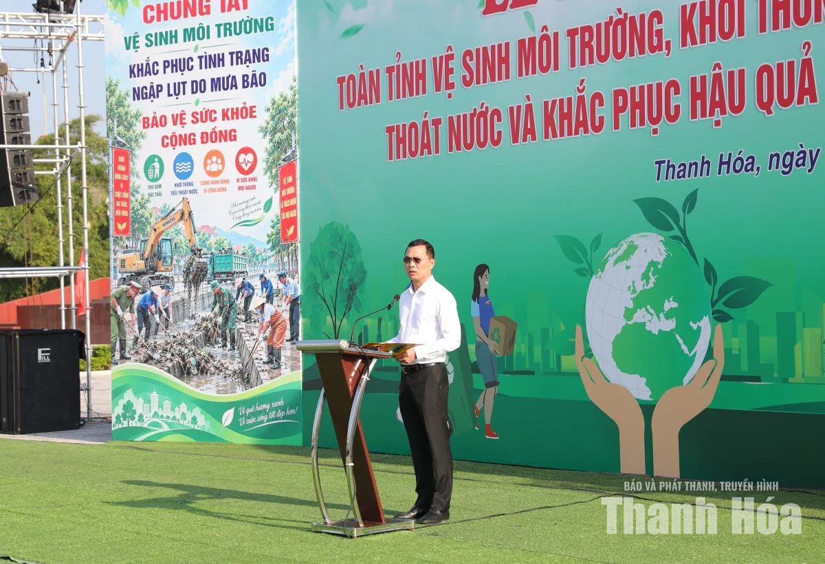 Toàn tỉnh ra quân vệ sinh môi trường khắc phục hậu quả sau mưa lũ