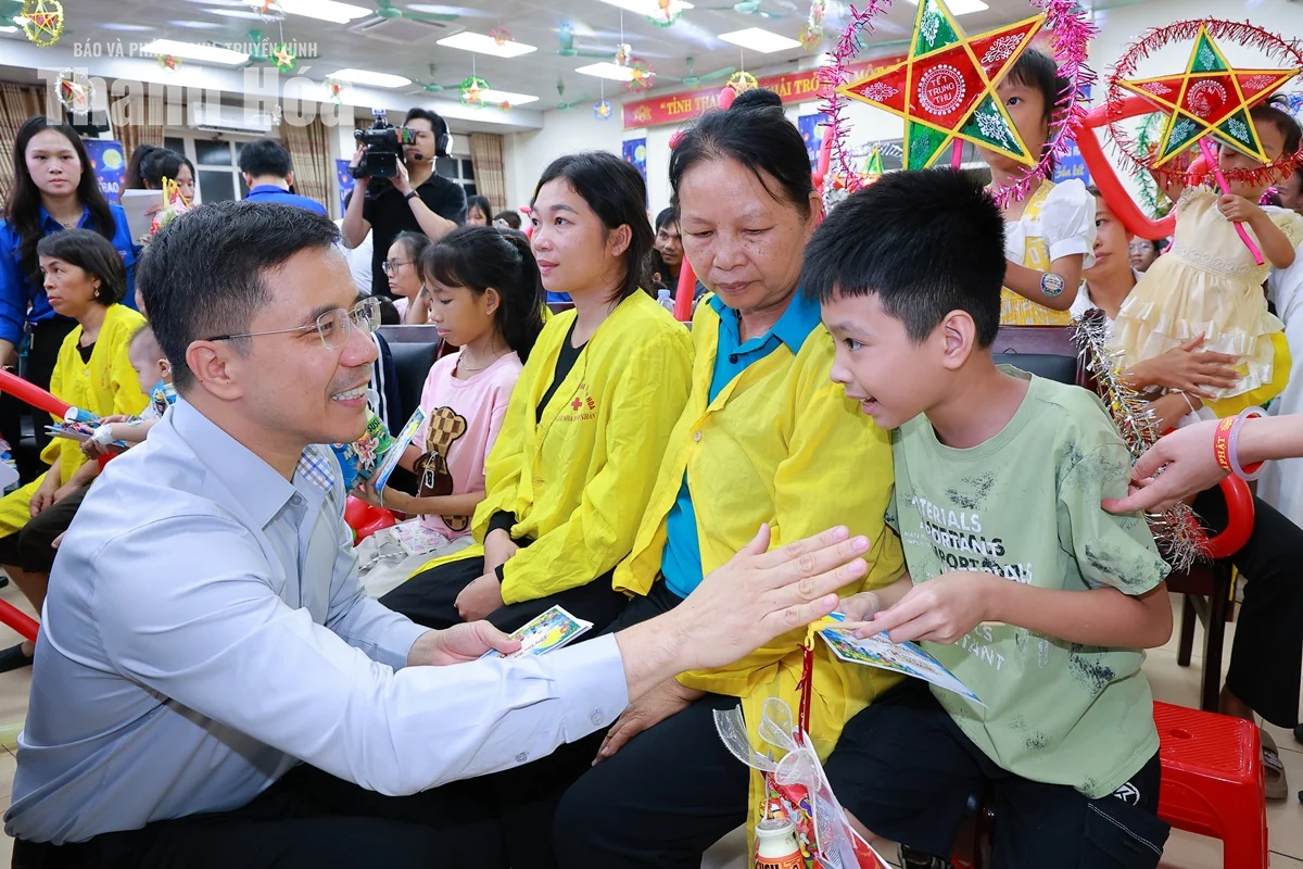 “Lồng đèn thắp sáng ước mơ năm 2026” mang mùa trăng yêu thương đến với bệnh nhi