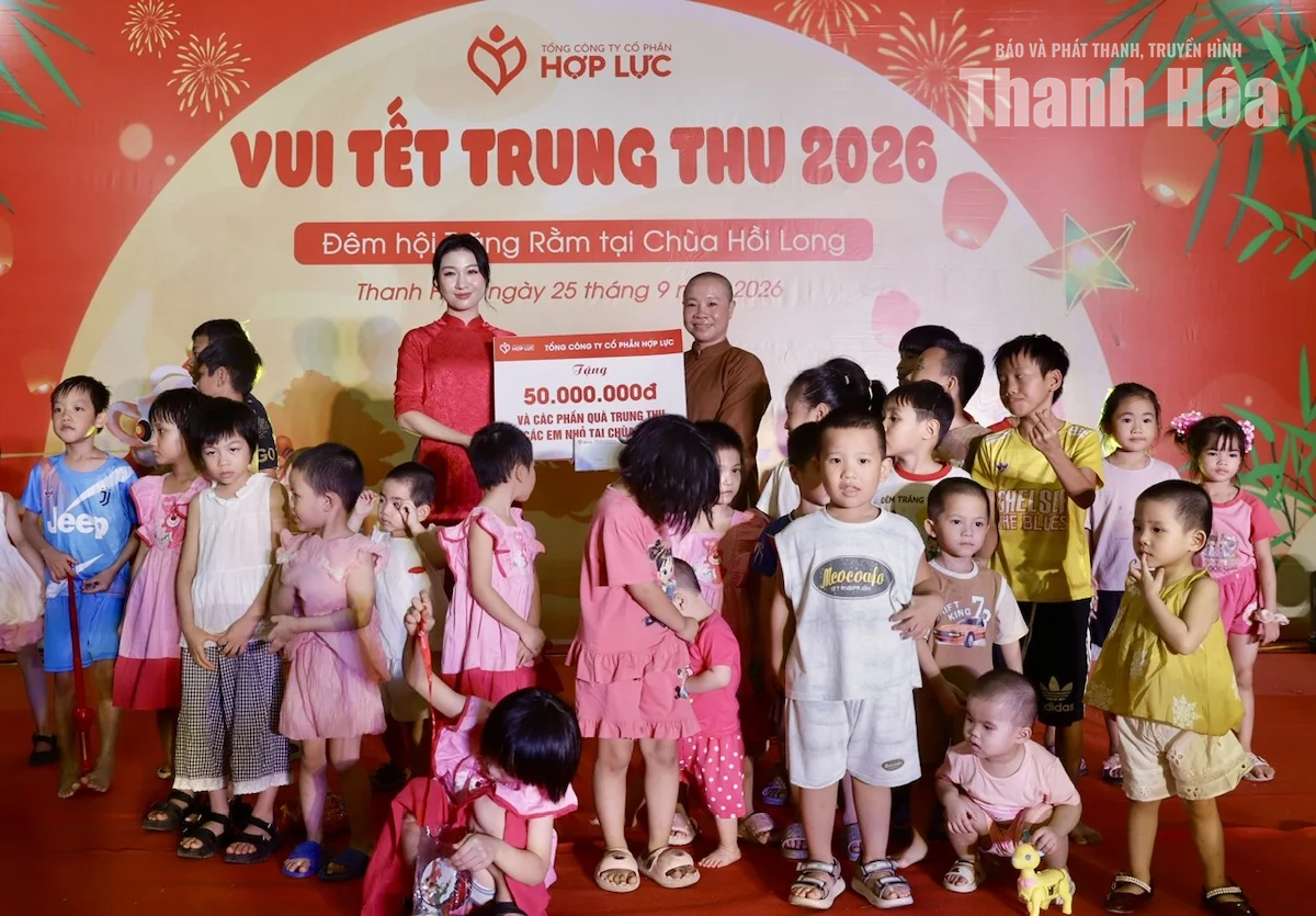 Đêm hội trăng rằm - Vui Tết Trung thu cho trẻ em tại chùa Hồi Long