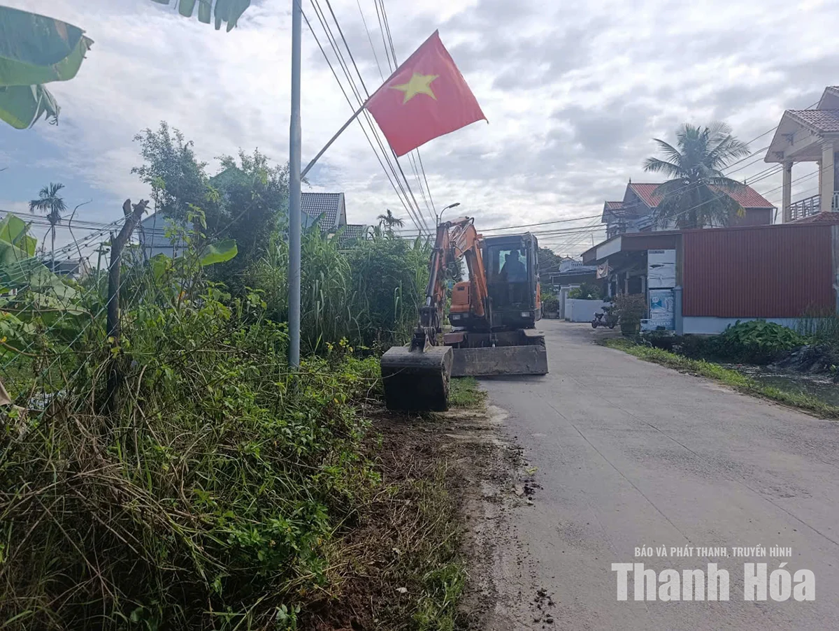 Xã Quảng Chính ra quân tổng vệ sinh môi trường, khơi thông dòng chảy