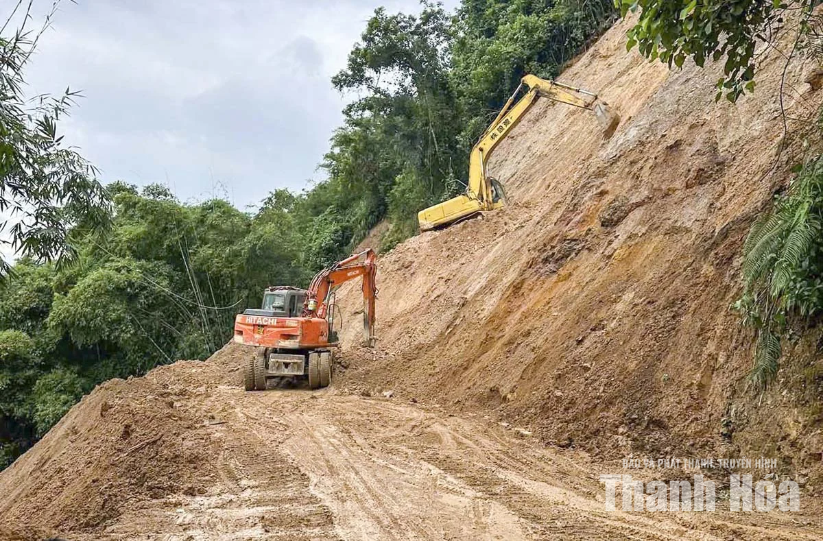 Khắc phục sạt lở các tuyến đường khu vực miền núi