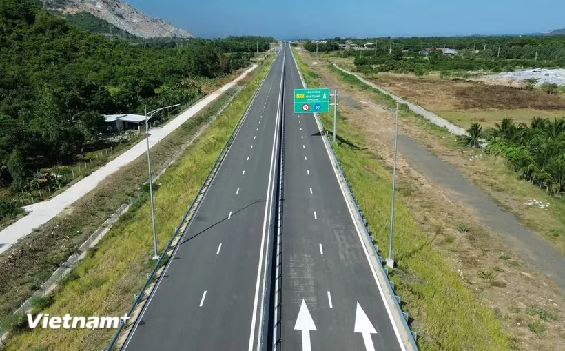 Bổ sung biển báo khoảng cách giữa các xe ôtô tại các vị trí áp dụng xử phạt