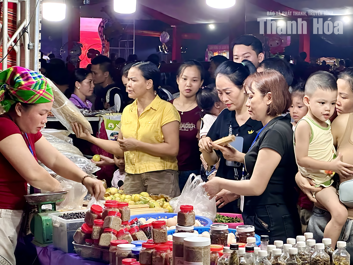 Khai mạc Liên hoan Văn nghệ dân gian - Phiên chợ vùng cao năm 2026