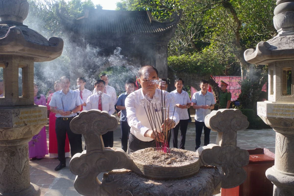 Dâng hương Trung Túc vương Lê Lai 