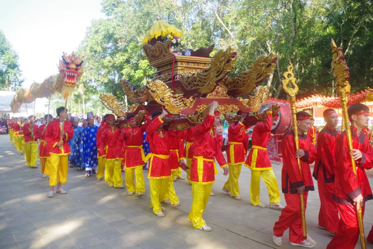 Dâng hương Trung Túc vương Lê Lai 