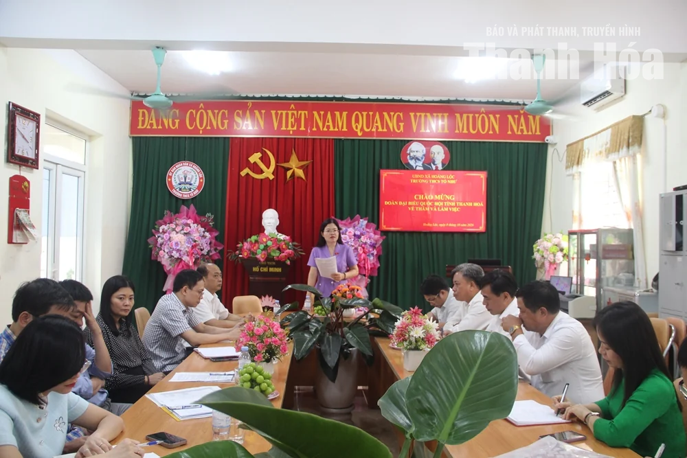 ĐBQH khảo sát việc sắp xếp các cơ sở giáo dục công lập tại xã Hoằng Lộc