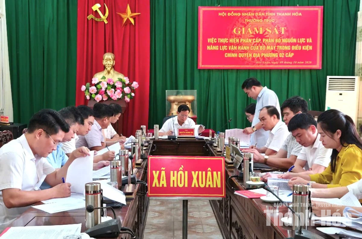 Đoàn giám sát số 2 của HĐND tỉnh làm việc tại xã Hồi Xuân