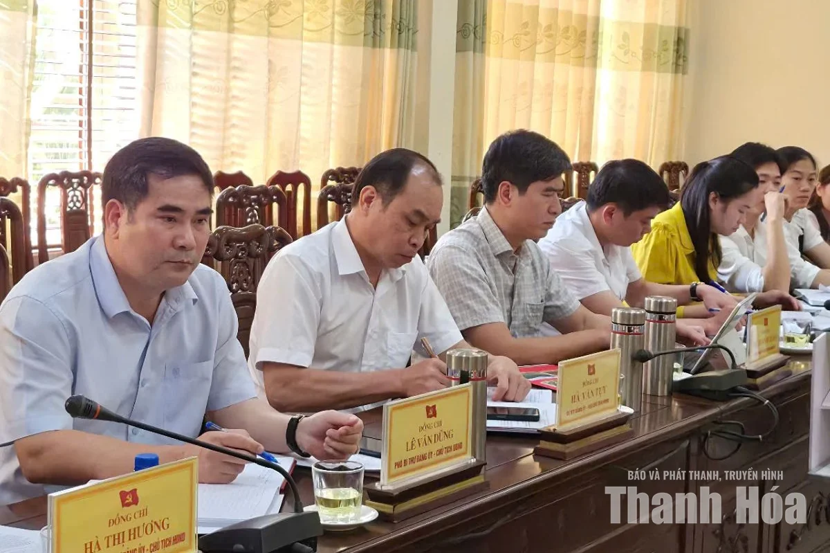 Đoàn giám sát số 2 của HĐND tỉnh làm việc tại xã Hồi Xuân
