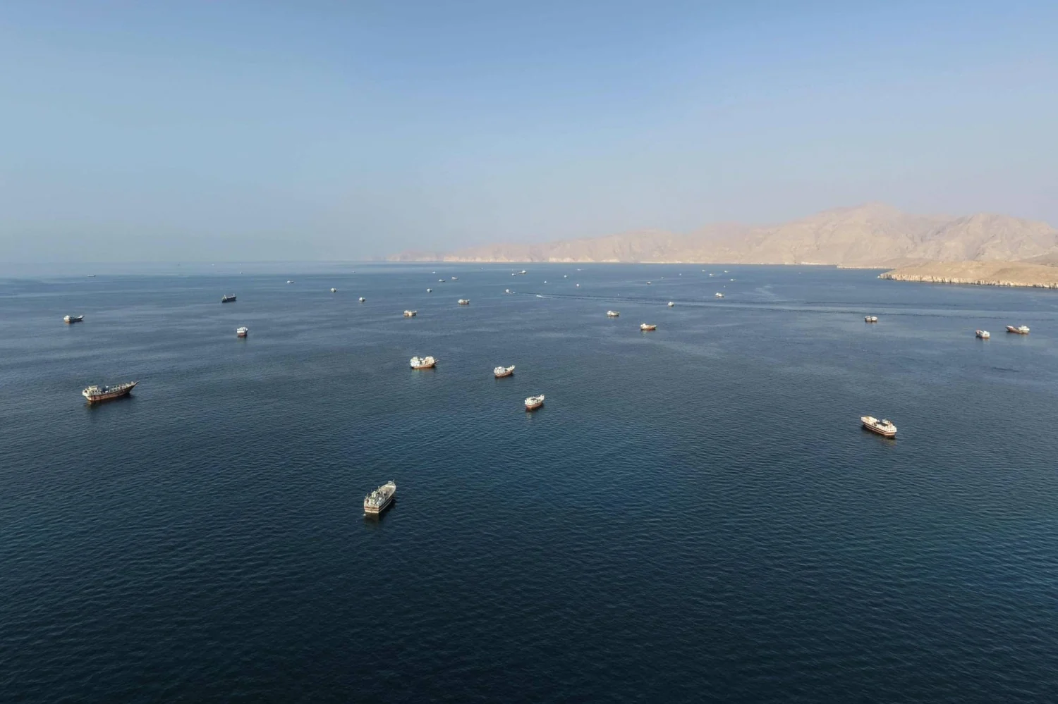 Iran, Mỹ tuyên bố trái ngược về kiểm soát Hormuz