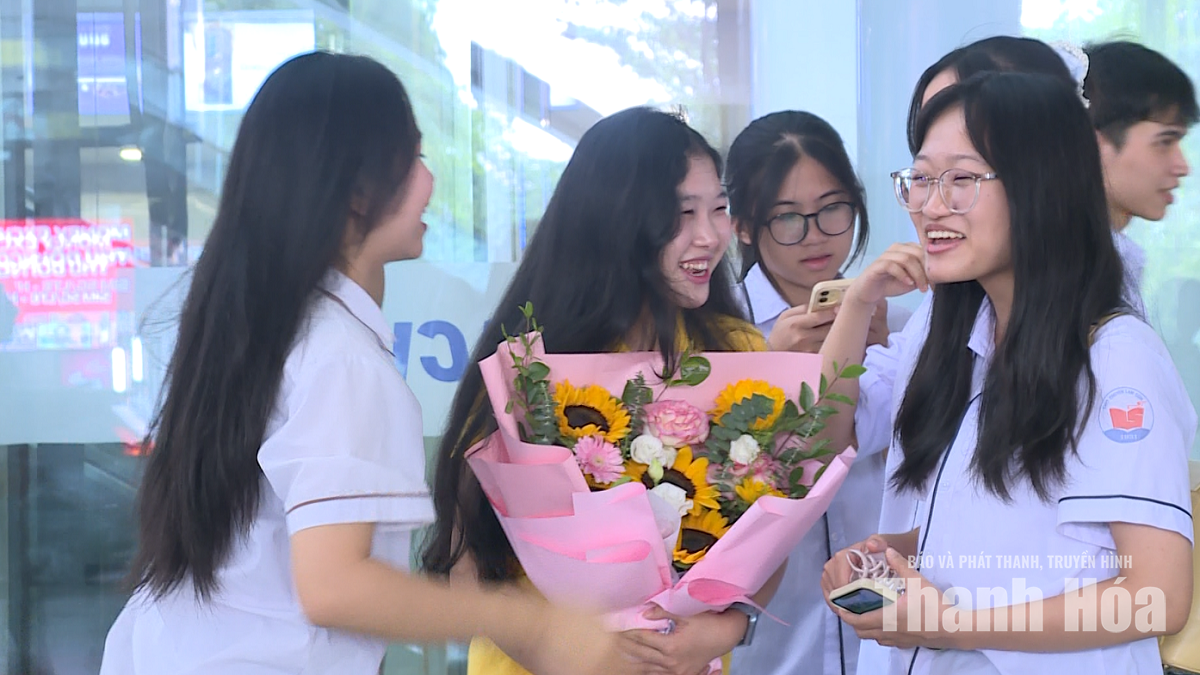 Trường THPT chuyên Lam Sơn đón học sinh đoạt Huy chương Đồng Olympic Vật lý quốc tế Al-Fergani năm 2026