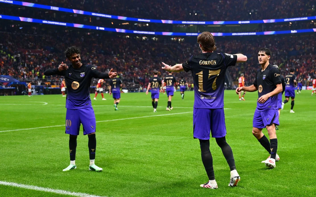 Lịch thi đấu của đội tuyển Việt Nam tháng 11/2026; Man Utd ngã ngựa, Barca và Arsenal đại thắng