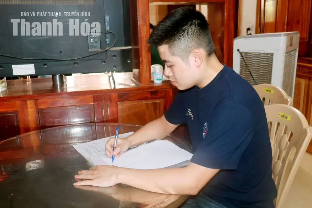 15 thanh niên phường Tĩnh Gia viết đơn tình nguyện lên đường nhập ngũ