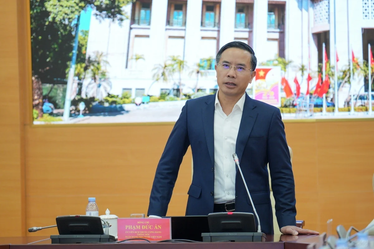 Ngân hàng Nhà nước họp với các tổ chức tín dụng, yêu cầu giảm lãi suất