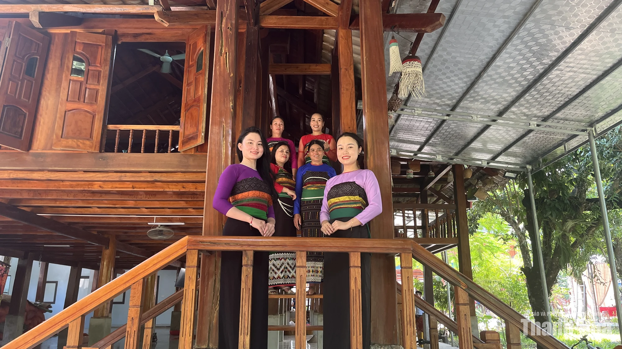 Từ nếp nhà sàn truyền thống đến điểm du lịch cộng đồng