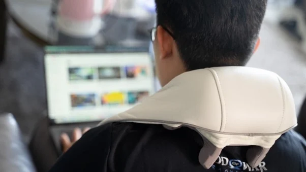 Gợi ý máy mát xa và máy massage cổ vai gáy cho dân văn phòng