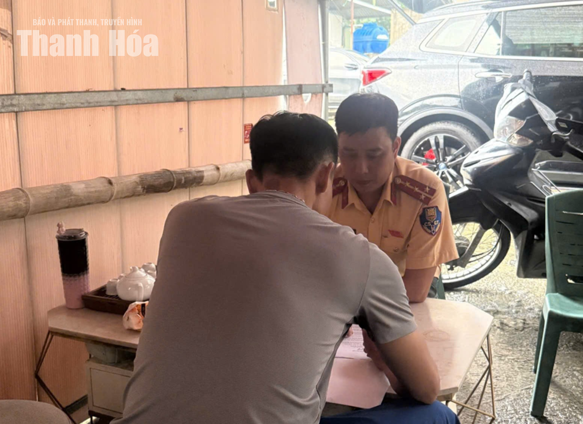Xác minh, xử lý lái xe ô tô lắp thêm đèn phía sau