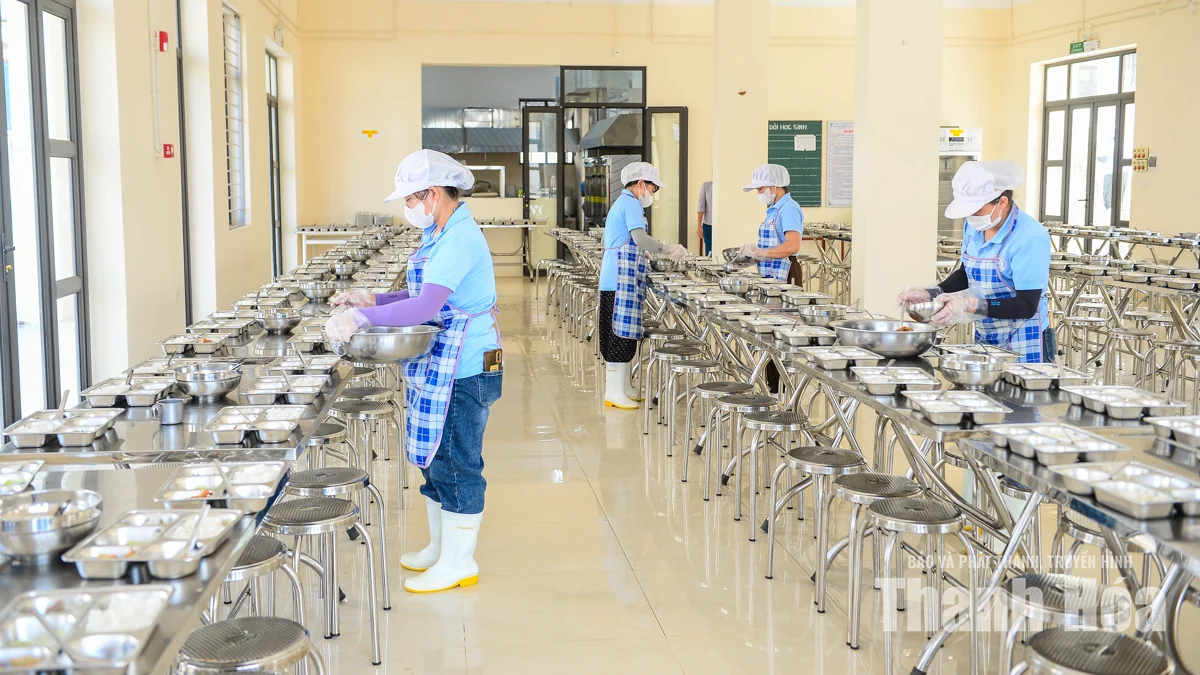 Những bữa cơm ấm lòng học sinh vùng cao biên giới Yên Khương