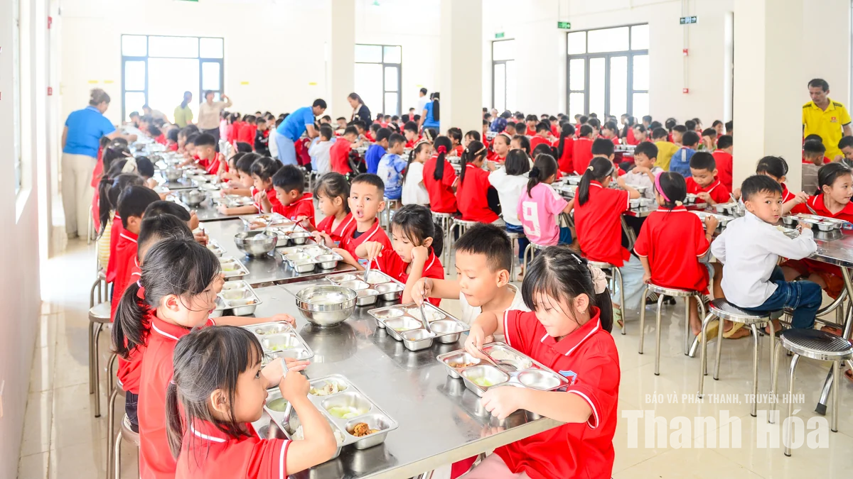 Những bữa cơm ấm lòng học sinh vùng cao biên giới Yên Khương