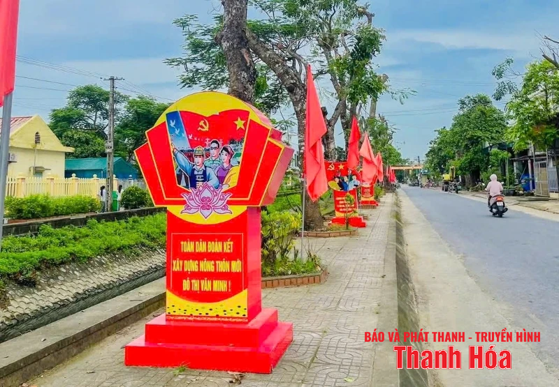 Hồ Vương rực rỡ cờ hoa chào mừng ngày Đại hội đại biểu Đảng bộ xã