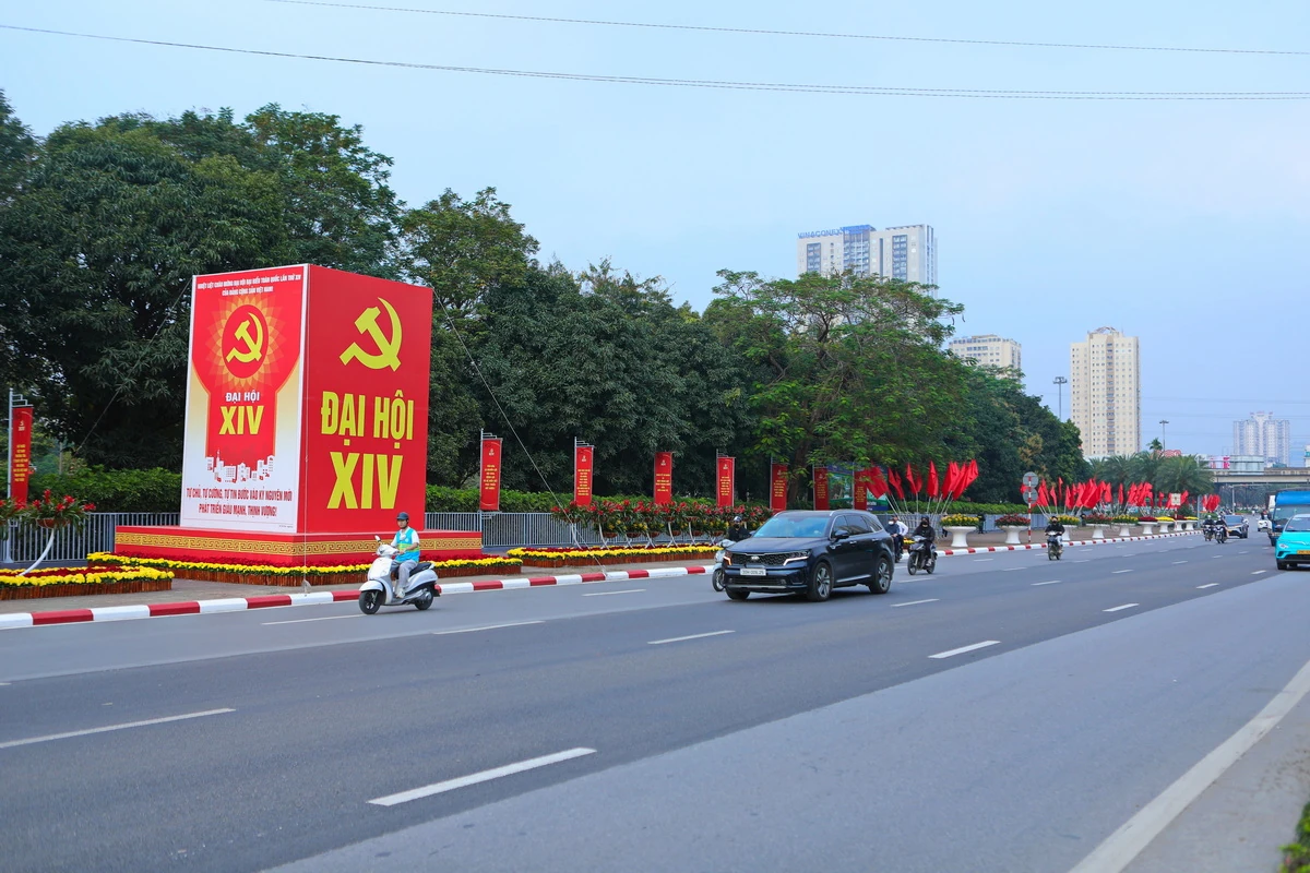 Thủ đô Hà Nội rực rỡ cờ hoa chào mừng Đại hội biểu toàn quốc lần thứ XIV của Đảng