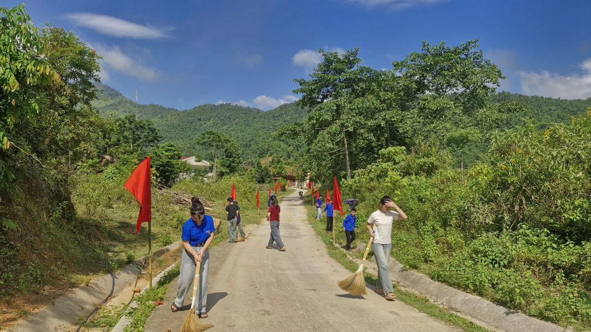 Màu áo xanh tình nguyện hướng về ngày hội lớn của đất nước