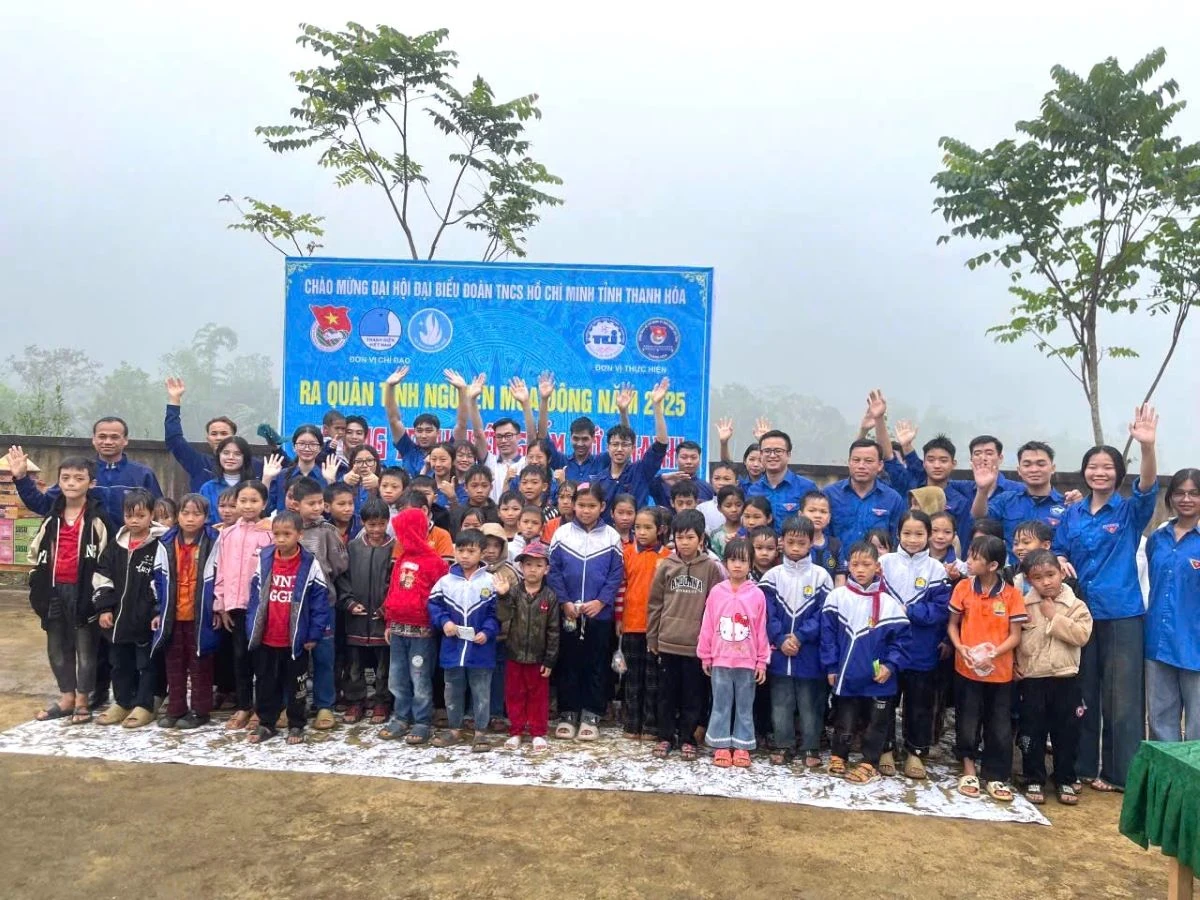 Màu áo xanh tình nguyện hướng về ngày hội lớn của đất nước