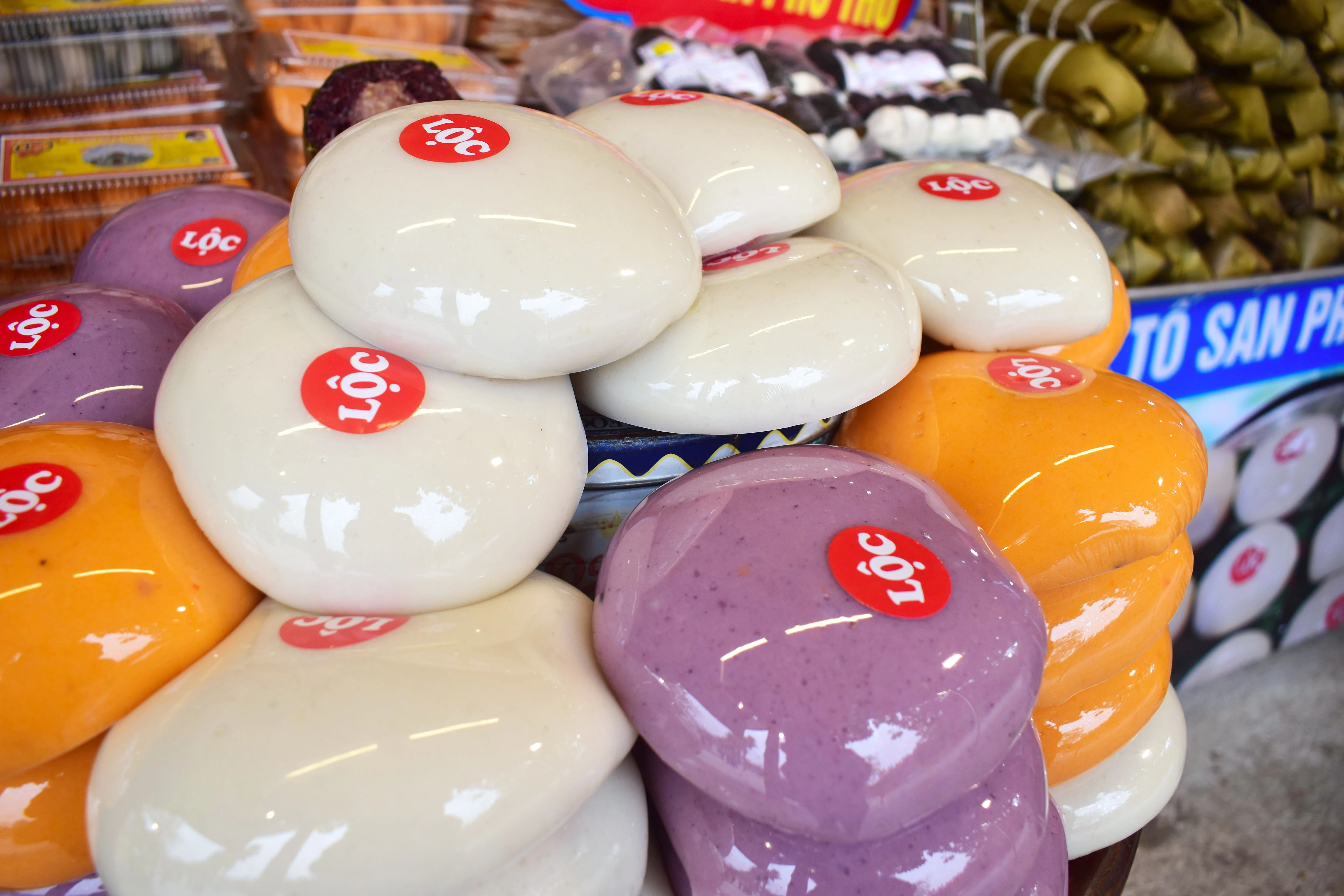 Specialties of the Ancestral Land draw crowds at Hung King Temple