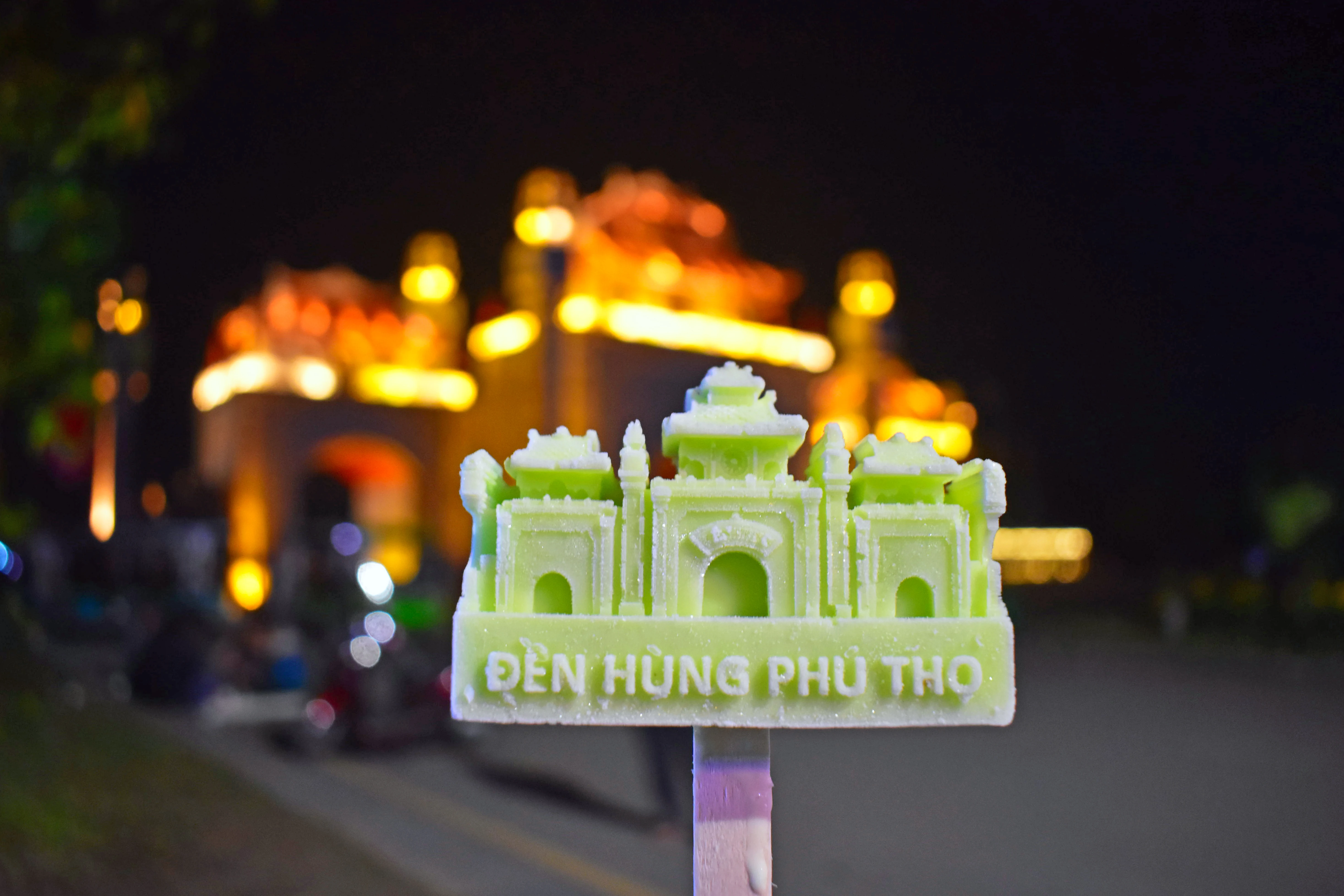 Specialties of the Ancestral Land draw crowds at Hung King Temple