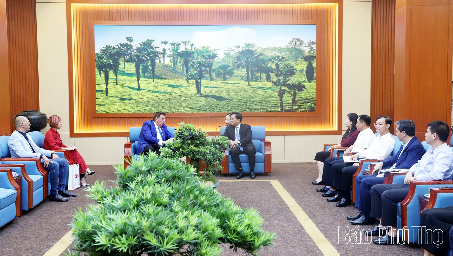 Chairman of Phu Tho Provincial People’s Committee receives Mayor of Port Hedland (Australia) and Austvina Group