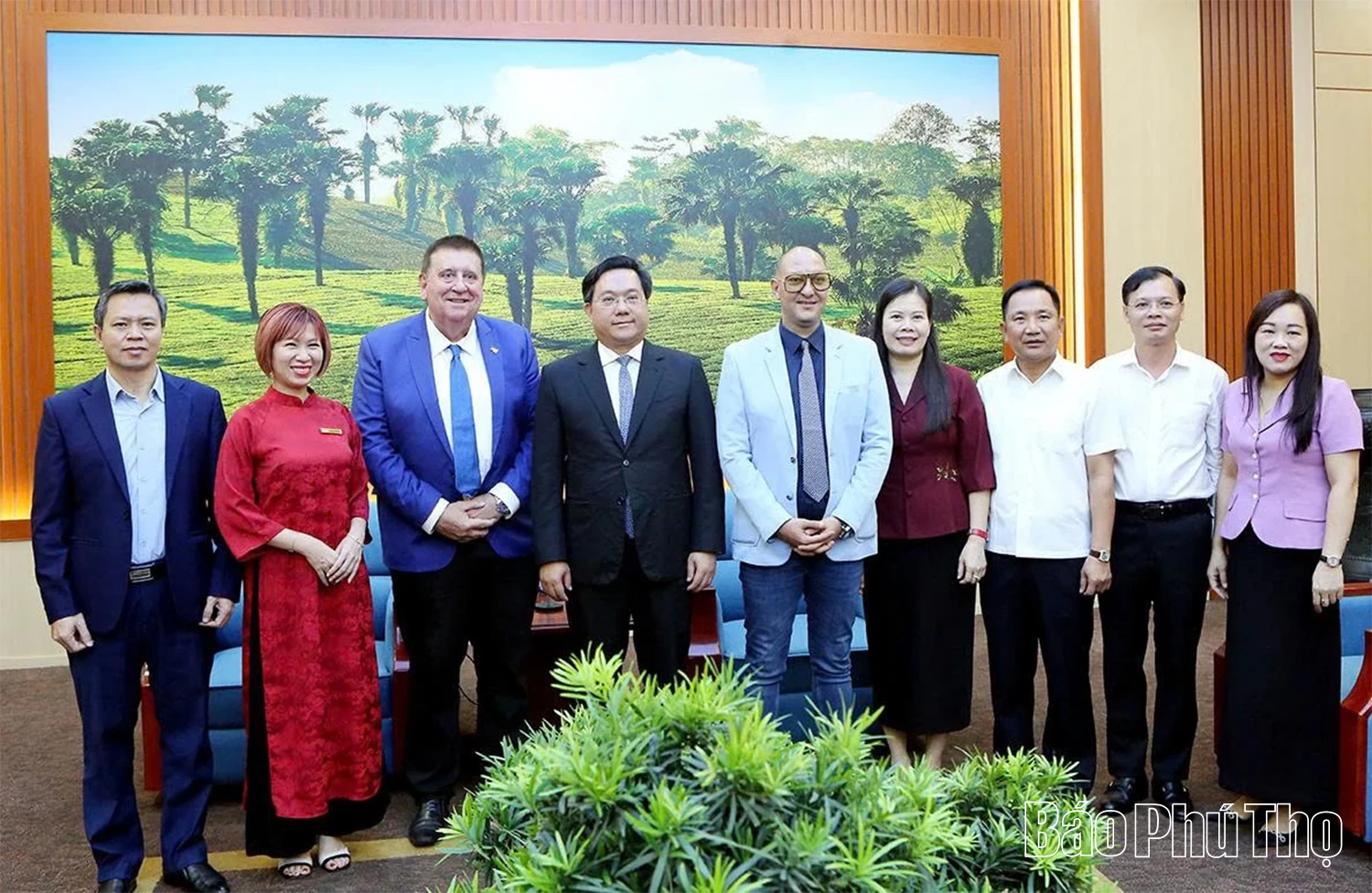 Chairman of Phu Tho Provincial People’s Committee receives Mayor of Port Hedland (Australia) and Austvina Group