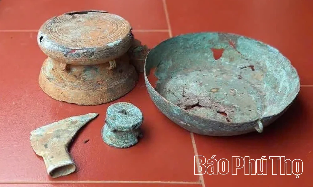 Ancient Artifacts Unearthed in Phu Tho Province