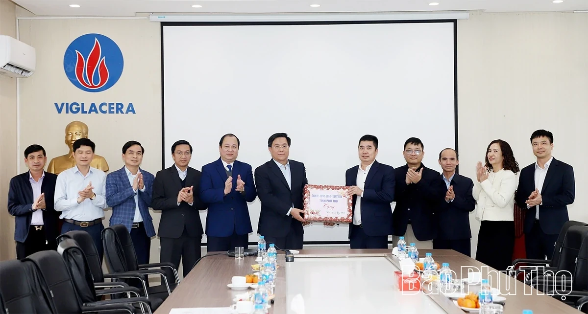 Chairman of Provincial People’s Committee Tran Duy Dong Visits and Extends Tet Wishes to Enterprises in Phu Ha Industrial Zone