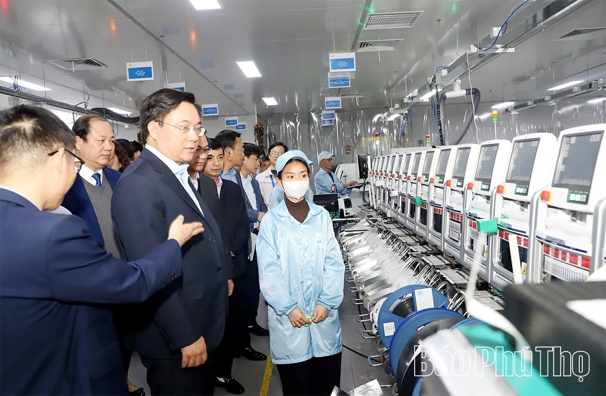 Chairman of Provincial People’s Committee Tran Duy Dong Visits and Extends Tet Wishes to Enterprises in Phu Ha Industrial Zone