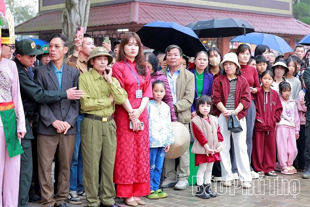 Incense Offering Ceremony Commemorating Mother Ancestor Au Co in the Year of the Horse