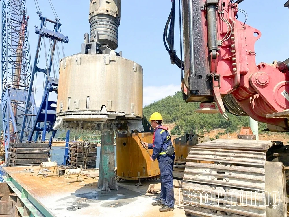New Year Spirit at the Hoa Binh - Moc Chau Expressway Construction Site