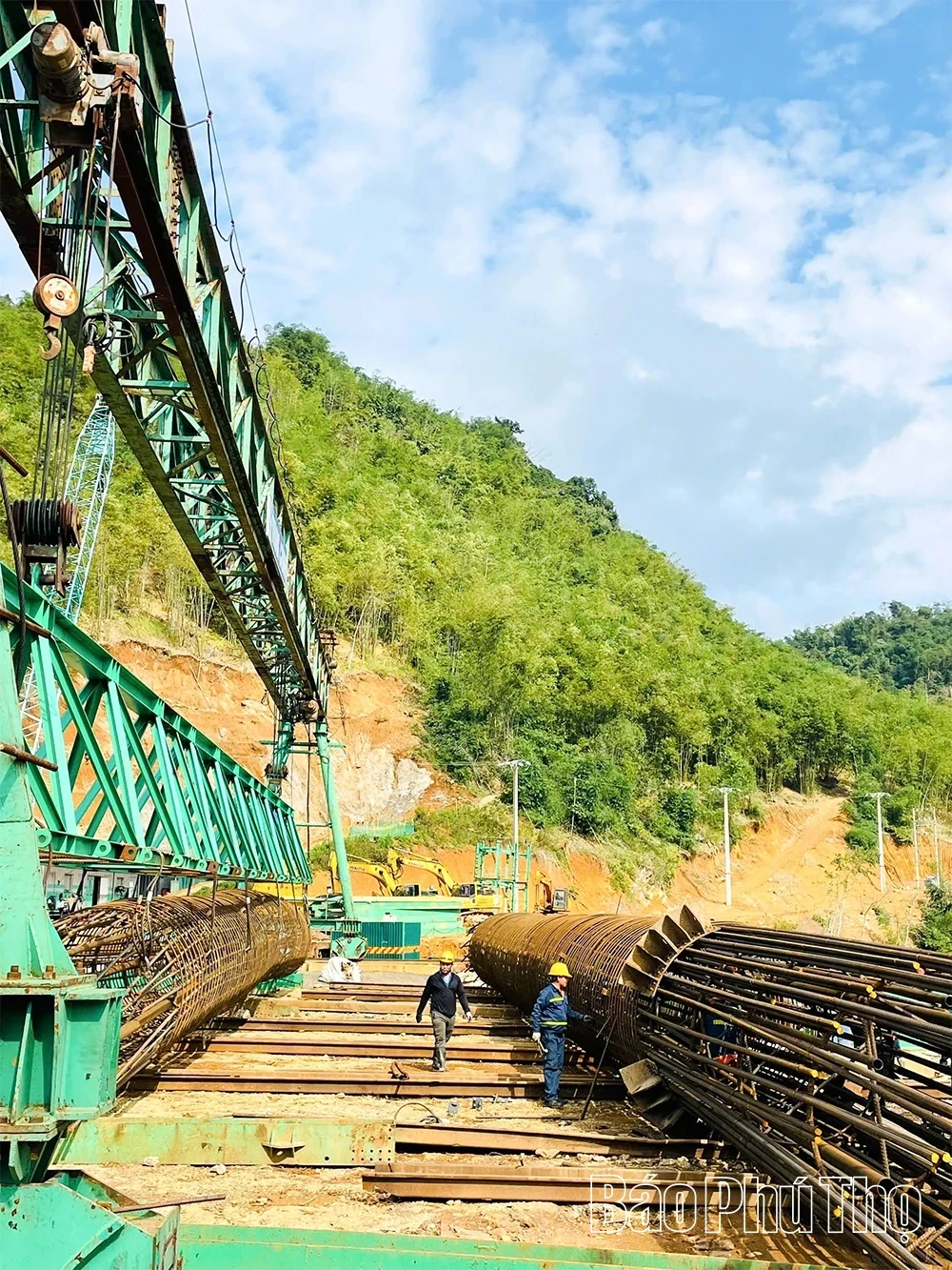 New Year Spirit at the Hoa Binh - Moc Chau Expressway Construction Site