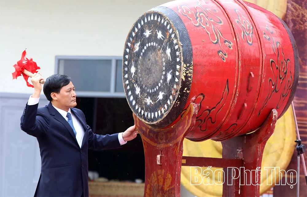 The Unique Features of the Khai Ha Festival at Ngoi Communal House, Hoa Binh Ward
