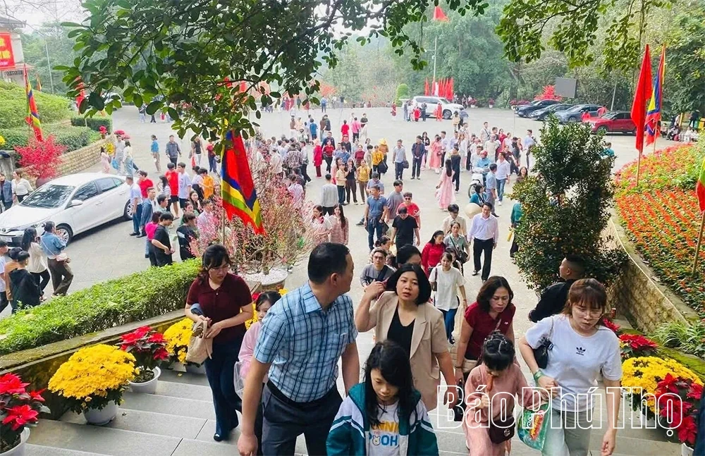 Returning to Nghia Linh in the Third Lunar Month