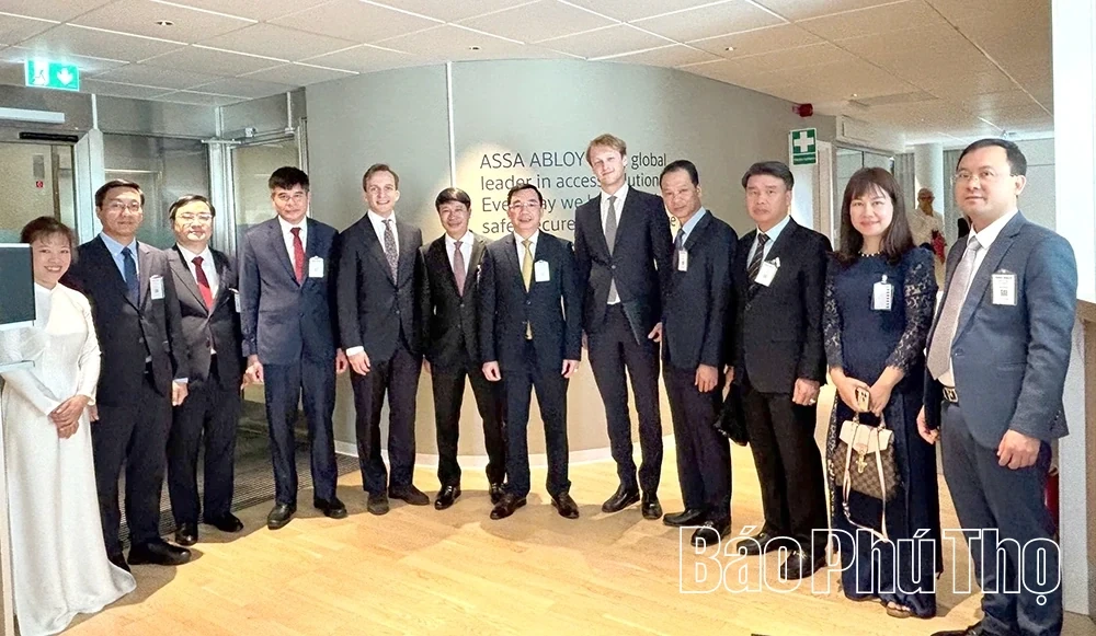 Phu Tho Delegation Works with ASSA ABLOY Asia Holding AB in Sweden