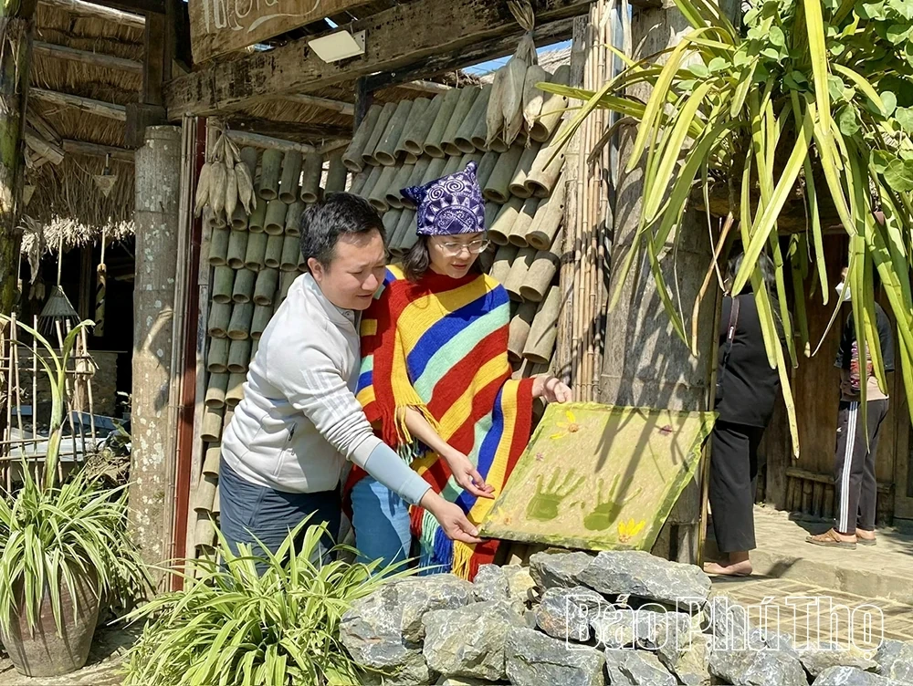 The Unique Craft of Do Paper Making