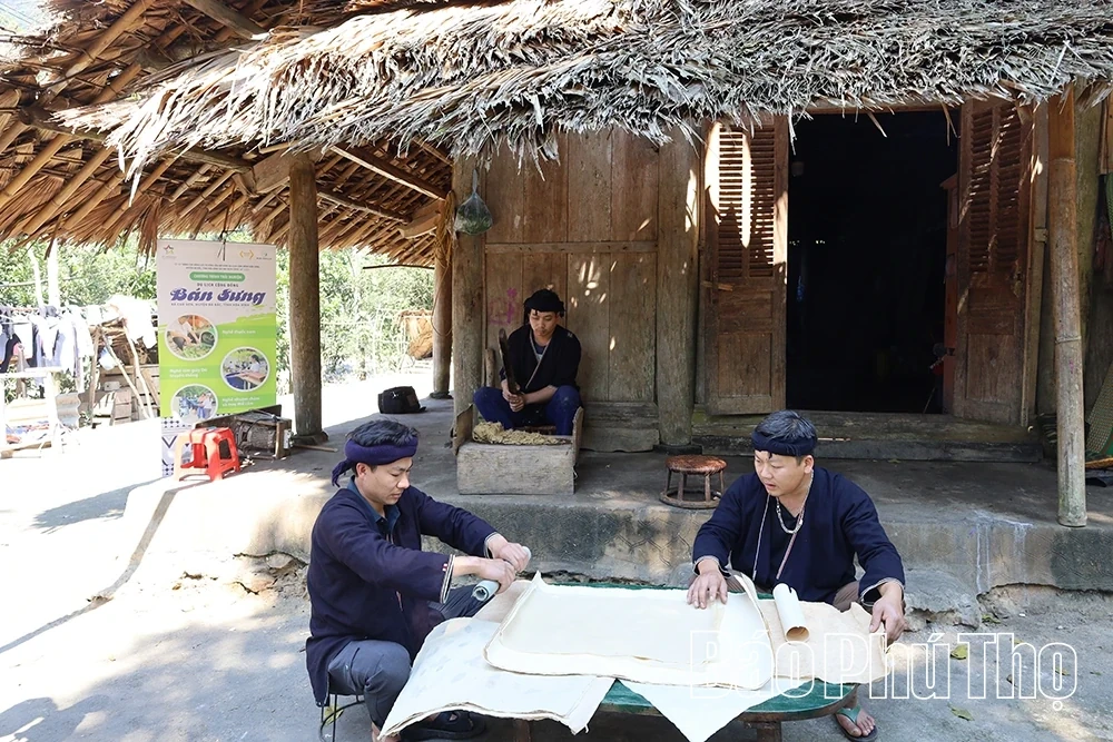 The Unique Craft of Do Paper Making
