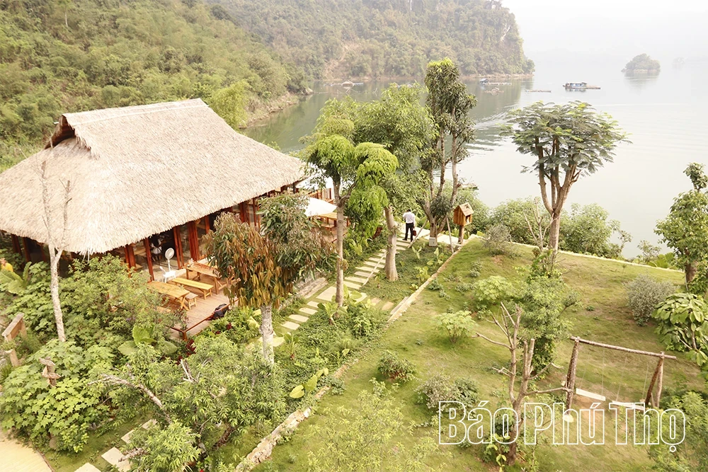 Exploring Hoa Binh Lake Tourism