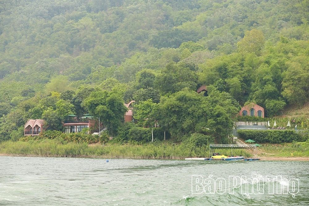 Exploring Hoa Binh Lake Tourism