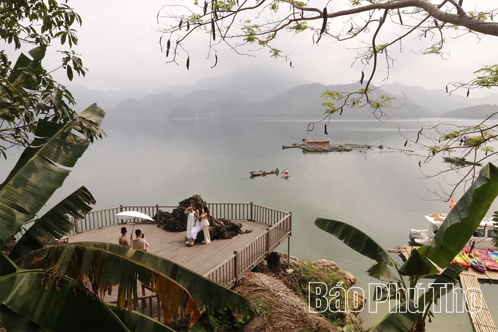 Exploring Hoa Binh Lake Tourism