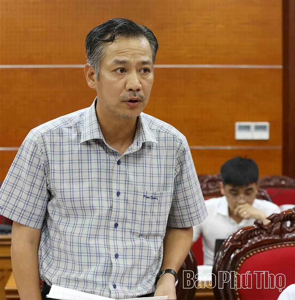 Reviewing Progress of Key Projects in the Hoa Binh Region