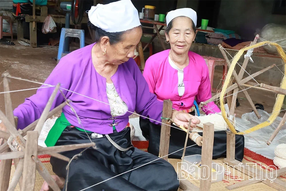 Reviving the Dong Lai Brocade Weaving Craft Village