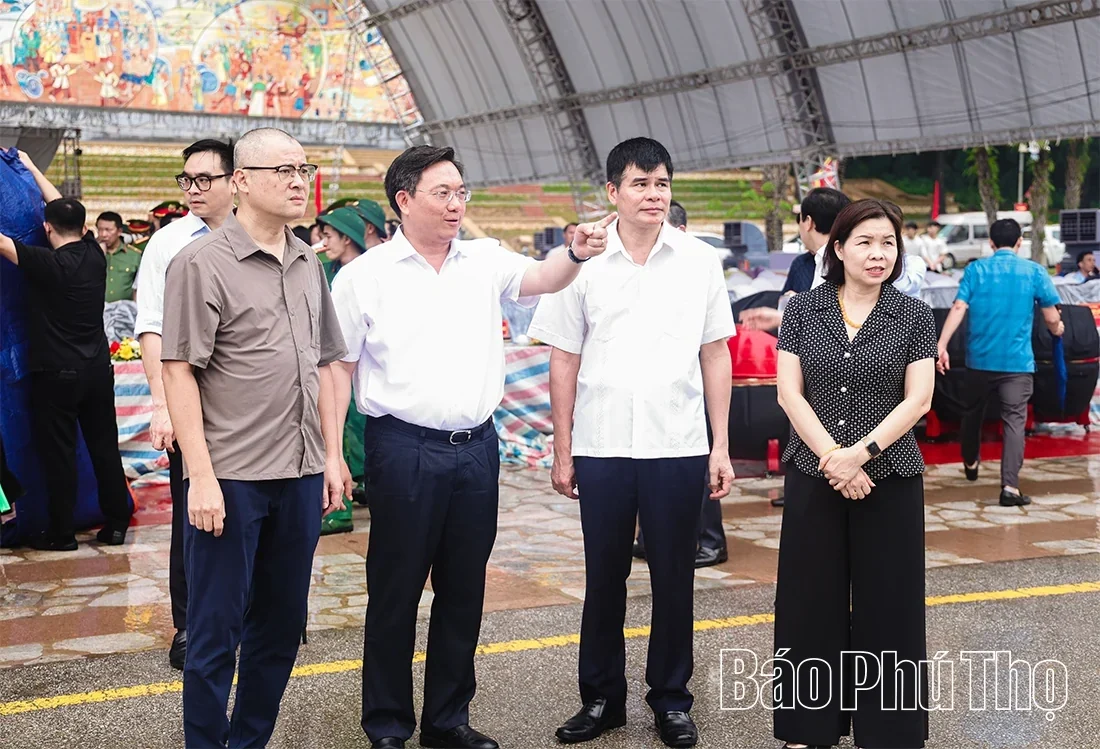 Final Dress Rehearsal for the Ceremony Celebrating the 72nd Anniversary of Uncle Hos Visit to Hung Temple and the Inauguration of the Monument Uncle Ho with the National Festival